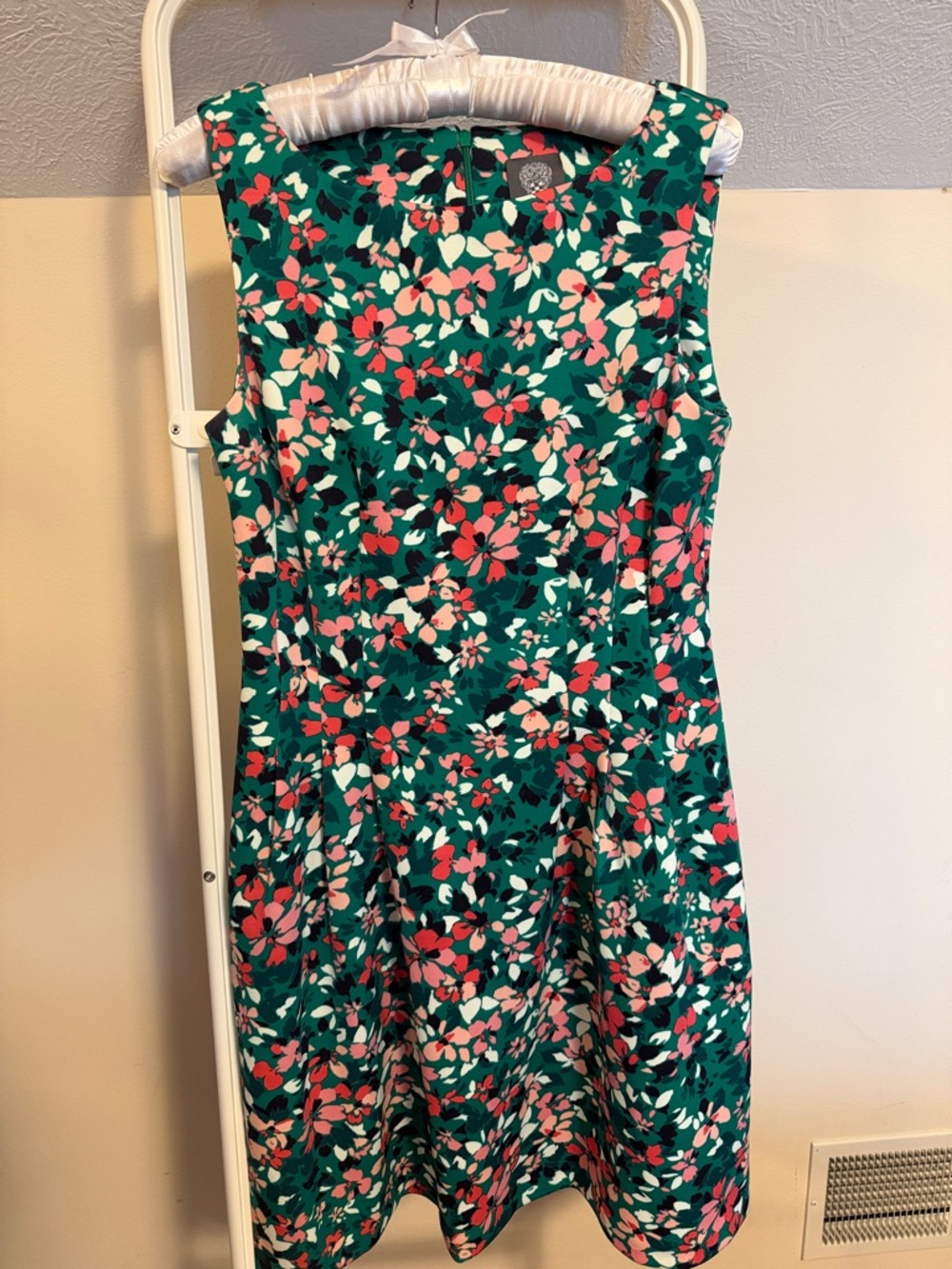 Vince Camuto green pink floral sleeveless skater dress - size 8
